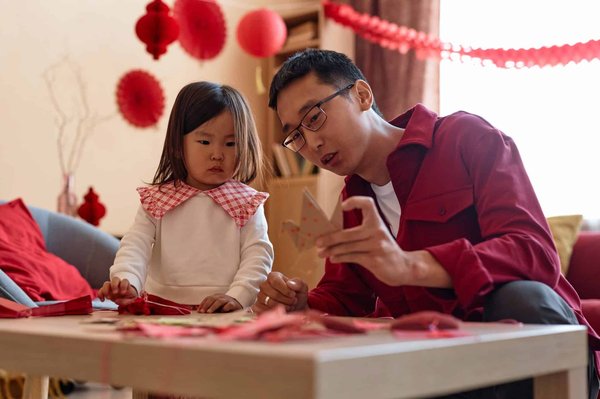 Comment jouer avec les couleurs, les motifs et les textures pour dynamiser votre canapé ?